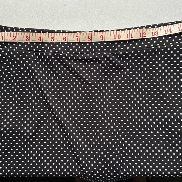 Black and white polka dot pull on skort size large - Picture 5 of 6